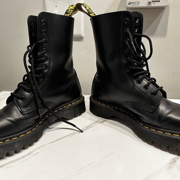 Dr martens, slightly new ! Only used twice !! - Picture 2 of 2